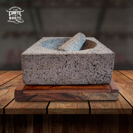 MOLCAJETE CUADRADO Y BASE DE MADERAA 8 PG.